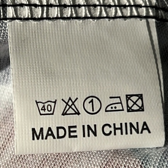 Women’s Top 2X Black Red Floral Short Sleeves - Picture 10 of 13